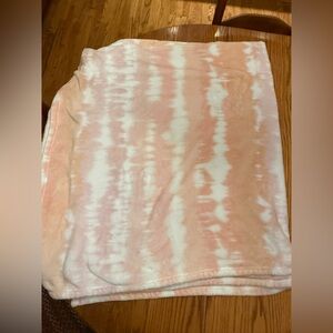 The Big One Tie-Dye Throw Blanket in Peach and White 5x6